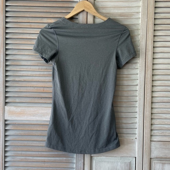 Nike PRO grey short sleeve v-neck size:S - Picture 2 of 5